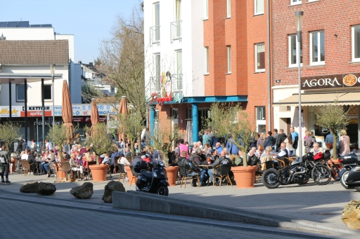 Straßencafé auf dem Marktplatz