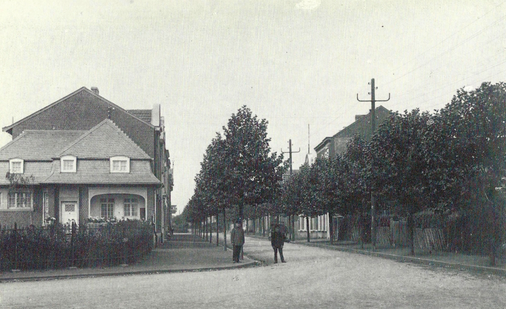 Bahnhostraße vom Bahnhof her gesehen